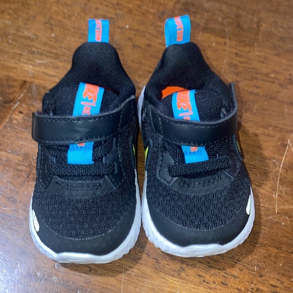 NWT Nike Baby Revolution 5 Velcro Running Shoe - Picture 3 of 7